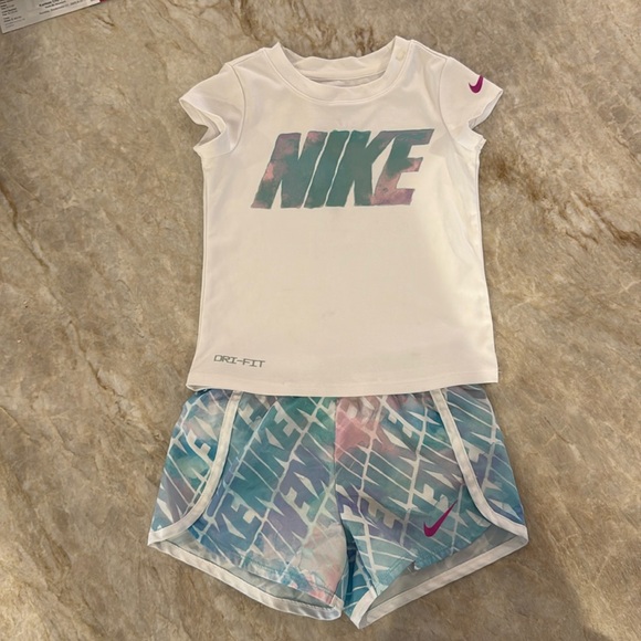 Gently worn Nike drifit girls set - Picture 1 of 2
